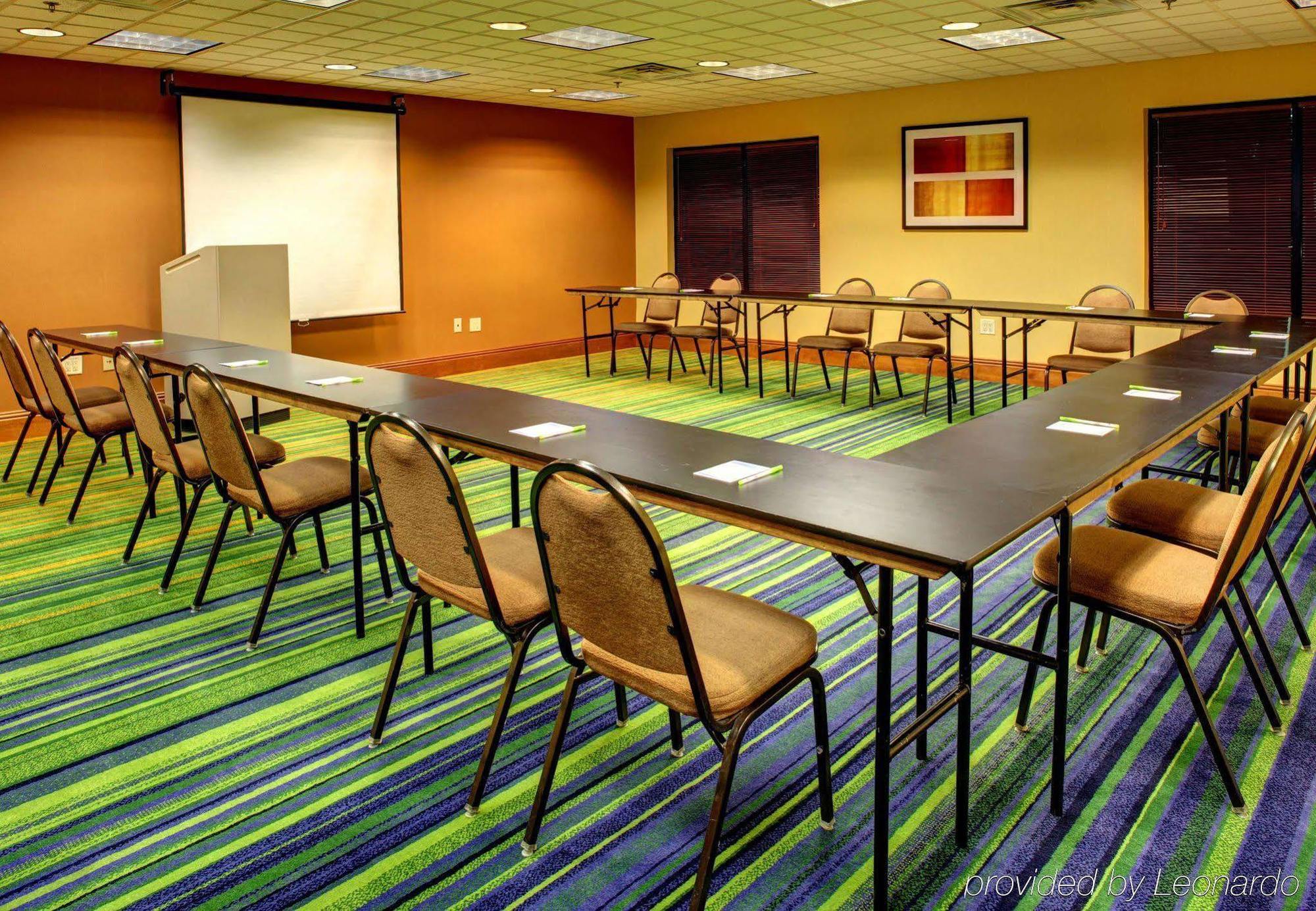 Hotel Fairfield By Marriott & Outlets